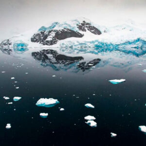 Express Antarctica - Flying over the Drake - Image 2