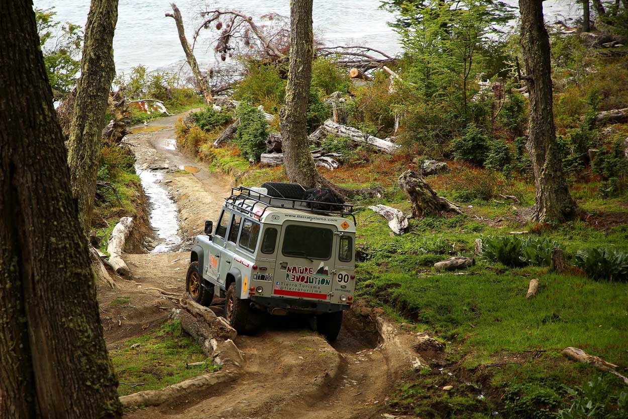 Ushuaia: Off-Road 4X4 Lakes Tour